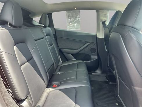 Used 2023 Tesla Model Y Long Range AWD/4WD image 40