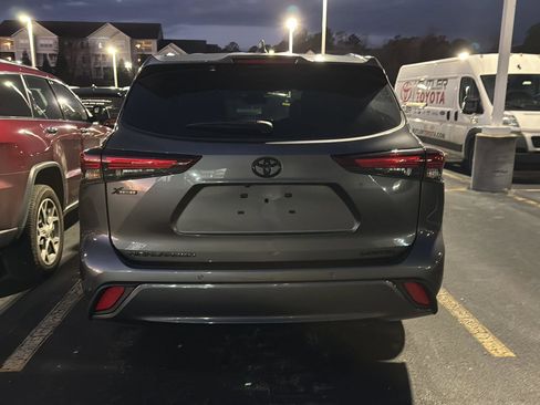 Certified 2025 Toyota Highlander Limited image 7