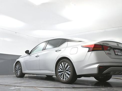 Used 2024 Nissan Altima 2.5 SV FWD image 53