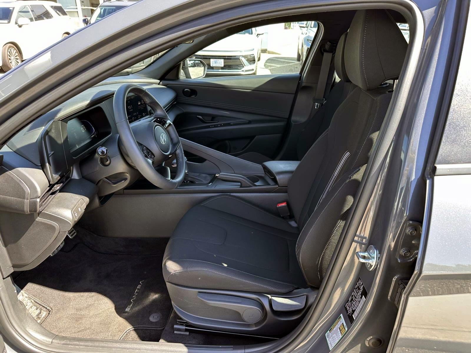Used 2025 Hyundai Elantra Sport FWD image 12