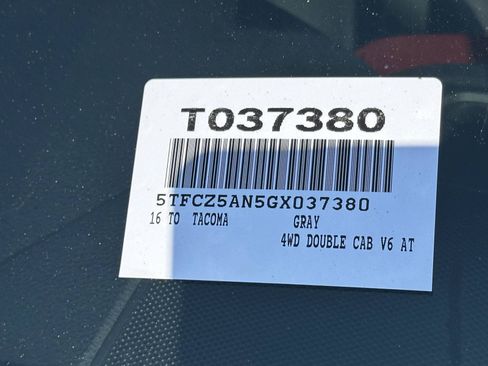 Used 2016 Toyota Tacoma TRD Sport w/ Premium & Technology Package AWD/4WD image 14