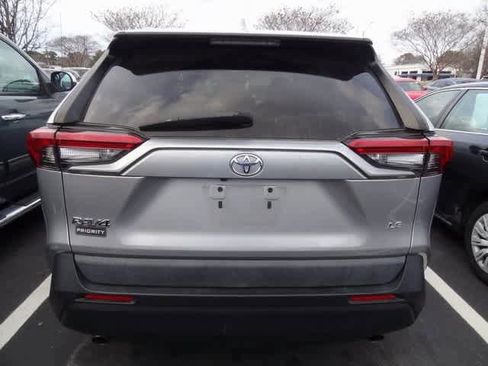 Used 2020 Toyota RAV4 LE image 5