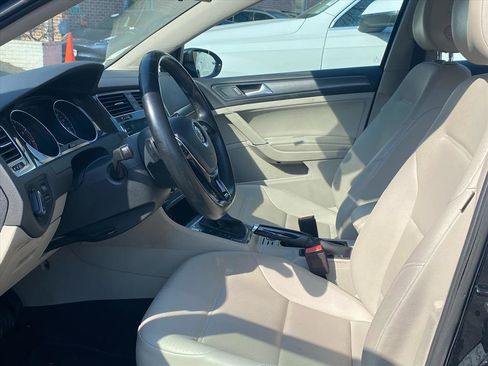 Used 2019 Volkswagen Golf SE image 13