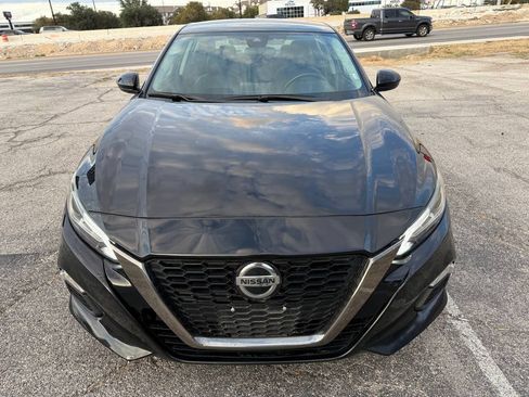 Used 2021 Nissan Altima 2.5 SR FWD image 2
