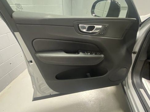 Certified 2025 Volvo XC60 B5 Plus image 7