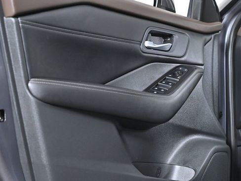 Used 2022 Nissan Rogue SV w/ SV Premium Package image 32