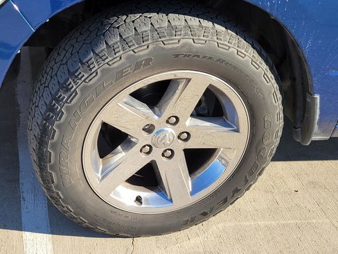 Used 2011 RAM 1500 Sport image 2