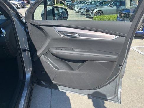 New 2025 Cadillac XT6 Luxury image 17