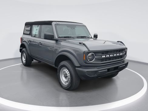 New 2025 Ford Bronco 4-Door image 2