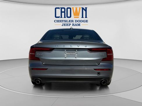 Used 2020 Volvo S60 T5 Momentum FWD image 4