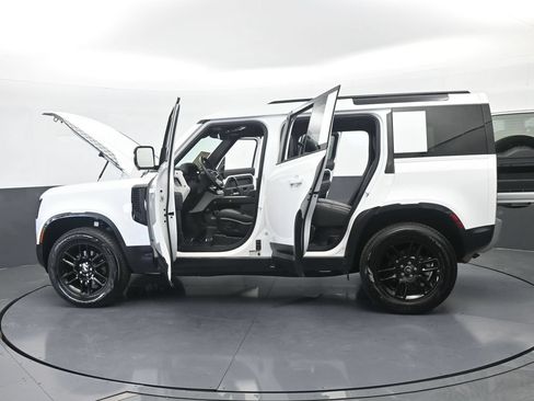 Used 2025 Land Rover Defender 110 S AWD/4WD image 90