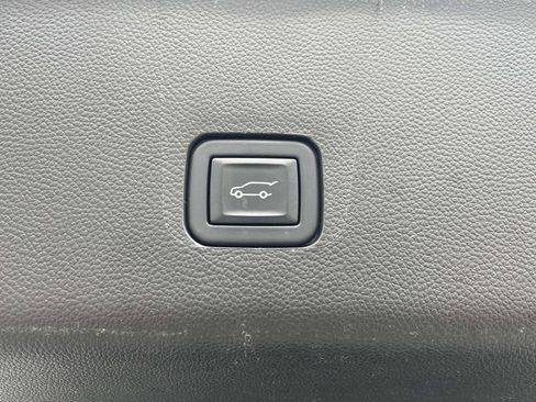 Used 2023 Chevrolet Traverse High Country image 14