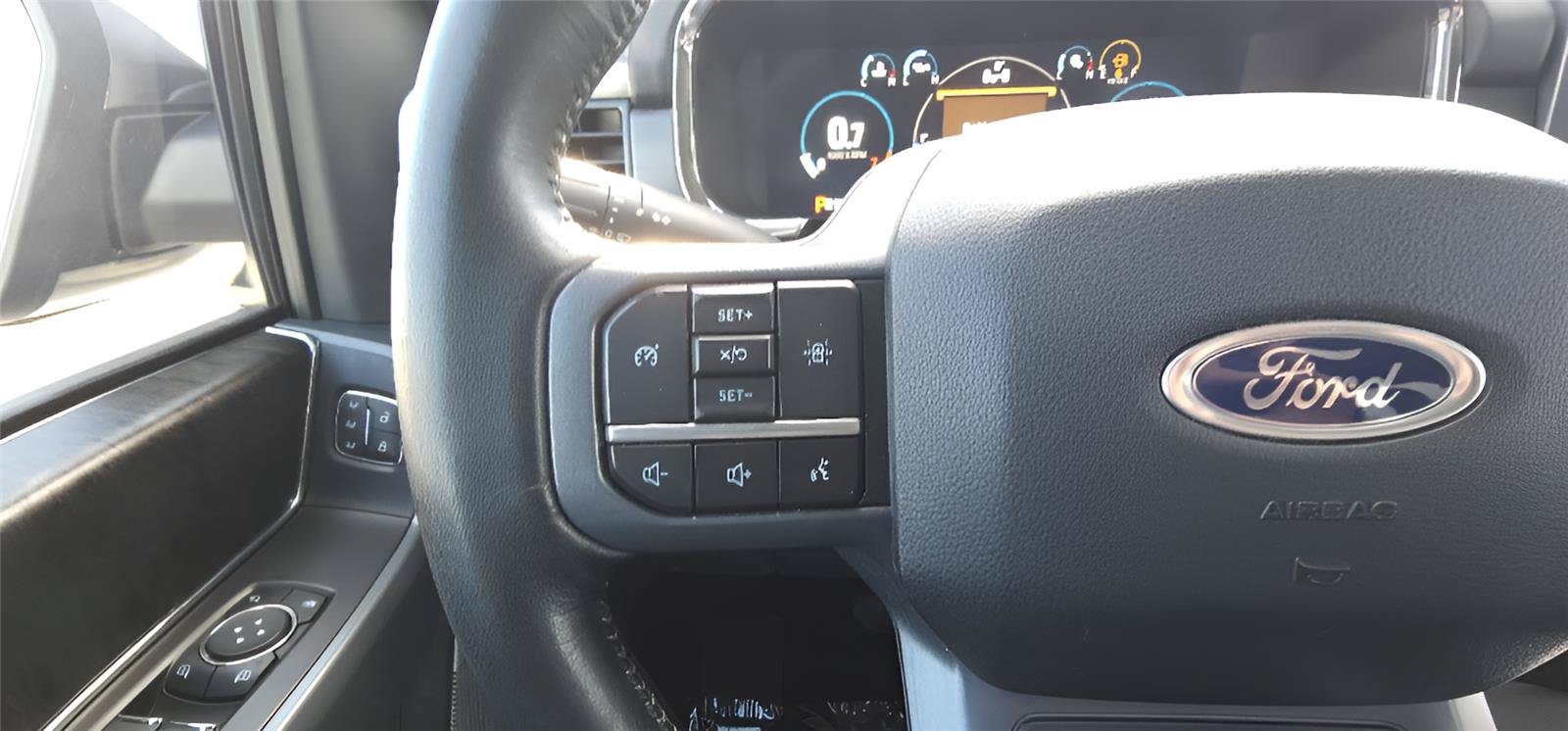 Used 2023 Ford F150 Lariat w/ Trailer Tow Package RWD image 18