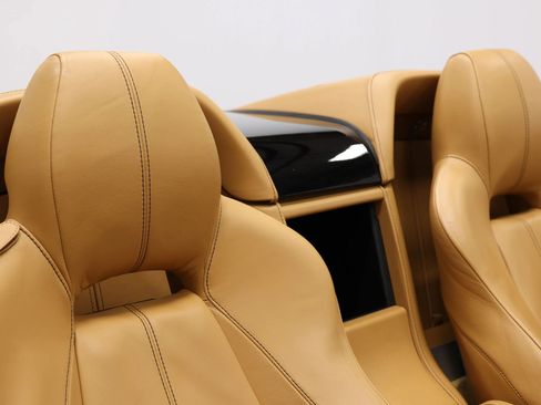 Used 2012 Aston Martin V8 Vantage V8 Convertible 2D image 69