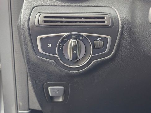 Used 2018 Mercedes-Benz GLC 300 4MATIC image 34