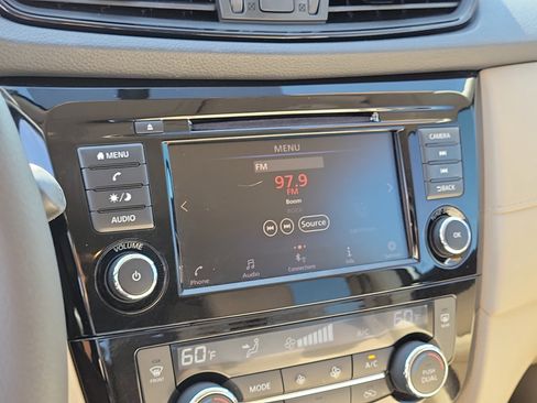 Used 2018 Nissan Rogue SV FWD image 23