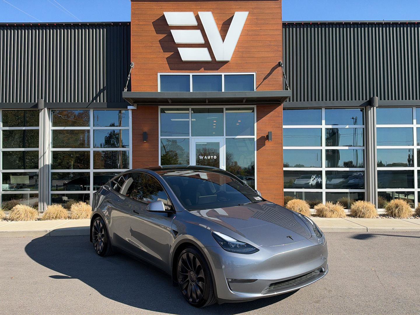 Used 2025 Tesla Model Y Performance AWD/4WD image 1
