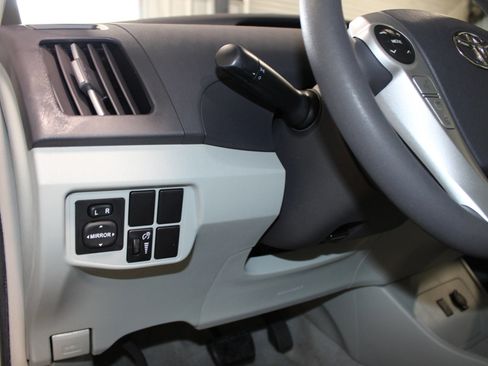 Used 2010 Toyota Prius FWD image 18