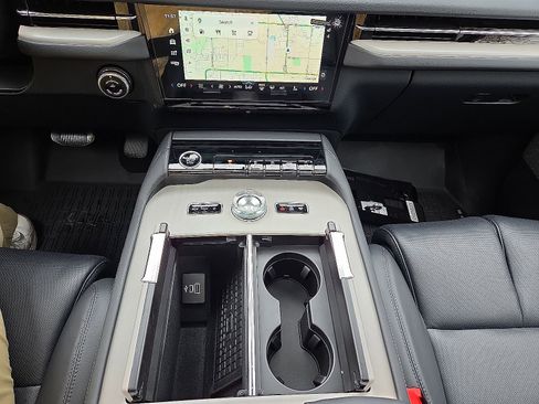 New 2025 Lincoln Navigator Reserve image 25