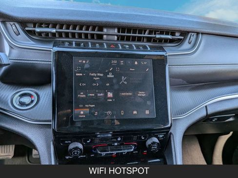 Used 2024 Jeep Grand Cherokee Altitude image 18