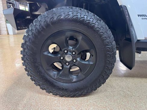 Used 2014 Jeep Wrangler Unlimited Sahara AWD/4WD image 33