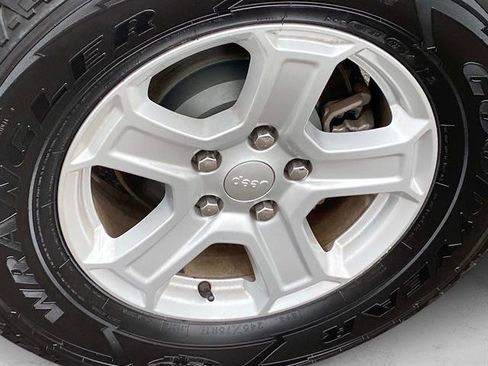 Used 2021 Jeep Wrangler Sport S w/ Sun And Sound Package image 27