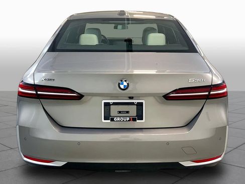 Certified 2024 BMW 530i xDrive w/ Premium Package AWD/4WD image 4