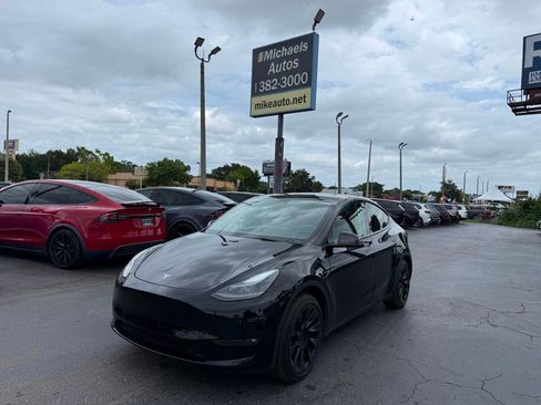 Used 2023 Tesla Model Y AWD image 1
