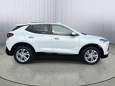 Used 2024 Buick Encore GX Sport Touring FWD image 6