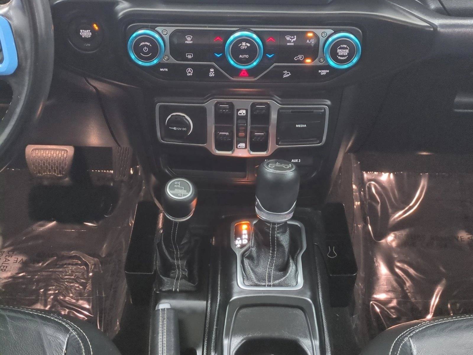 Used 2018 Jeep Wrangler Unlimited Sahara AWD/4WD image 12