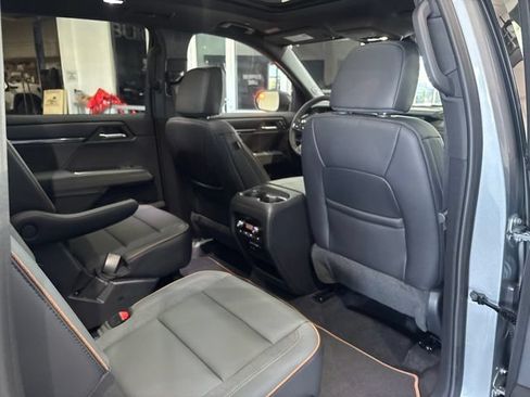Used 2025 GMC Acadia AT4 w/ Luxury Package AWD/4WD image 35