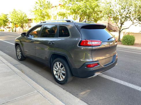 Used 2018 Jeep Cherokee Limited FWD image 13