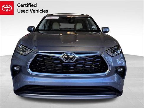 Certified 2024 Toyota Highlander Platinum AWD/4WD image 2