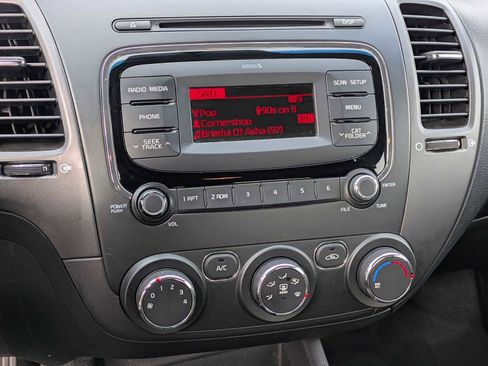 Used 2017 Kia Forte LX image 27