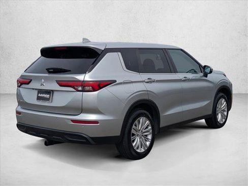 Used 2024 Mitsubishi Outlander ES FWD image 5