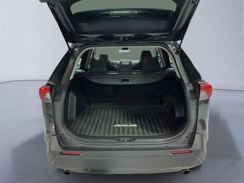 Used 2021 Toyota RAV4 LE AWD/4WD image 7