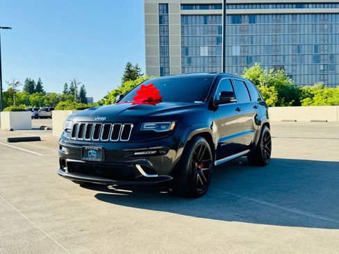 Used 2014 Jeep Grand Cherokee SRT8 w/ Luxury Group II AWD/4WD image 33
