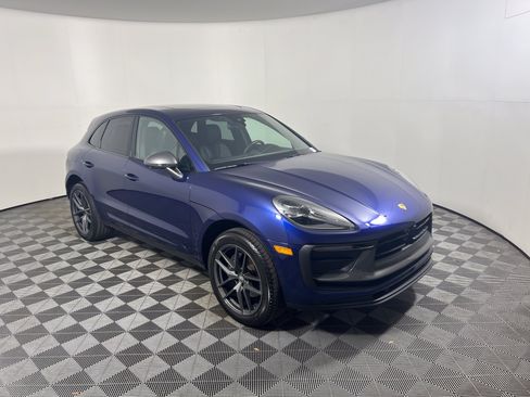 Certified 2026 Porsche Macan AWD/4WD image 9
