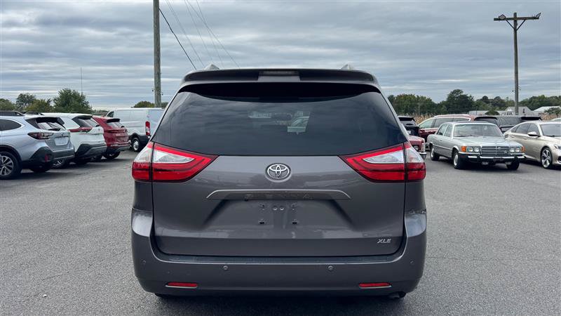 Used 2017 Toyota Sienna XLE w/ XLE Navigation Package FWD image 10