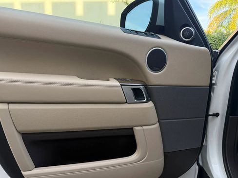 Used 2017 Land Rover Range Rover Sport HSE image 11