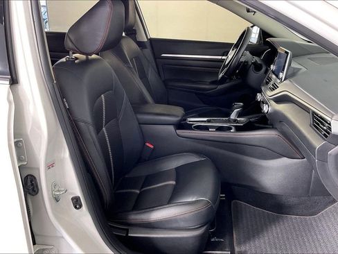Used 2023 Nissan Altima 2.5 SR FWD image 9