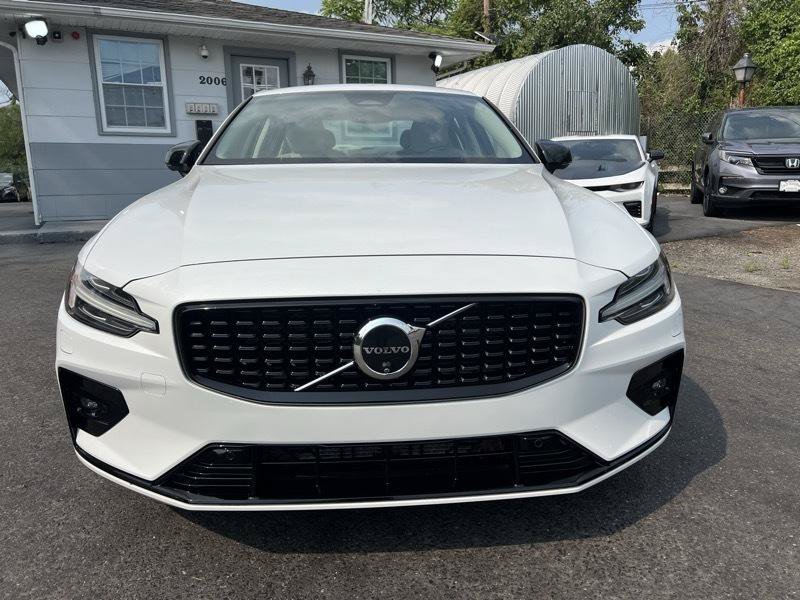 Used 2024 Volvo S60 B5 Plus FWD image 2