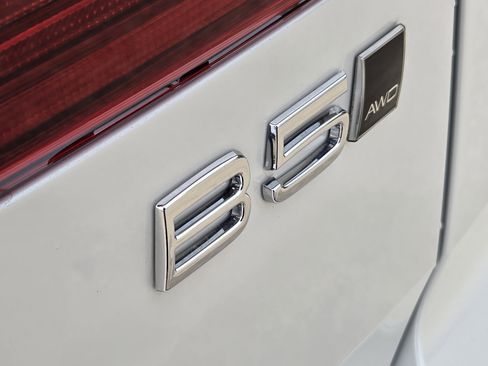 New 2026 Volvo XC60 B5 Plus w/ Protection Package Premier image 35