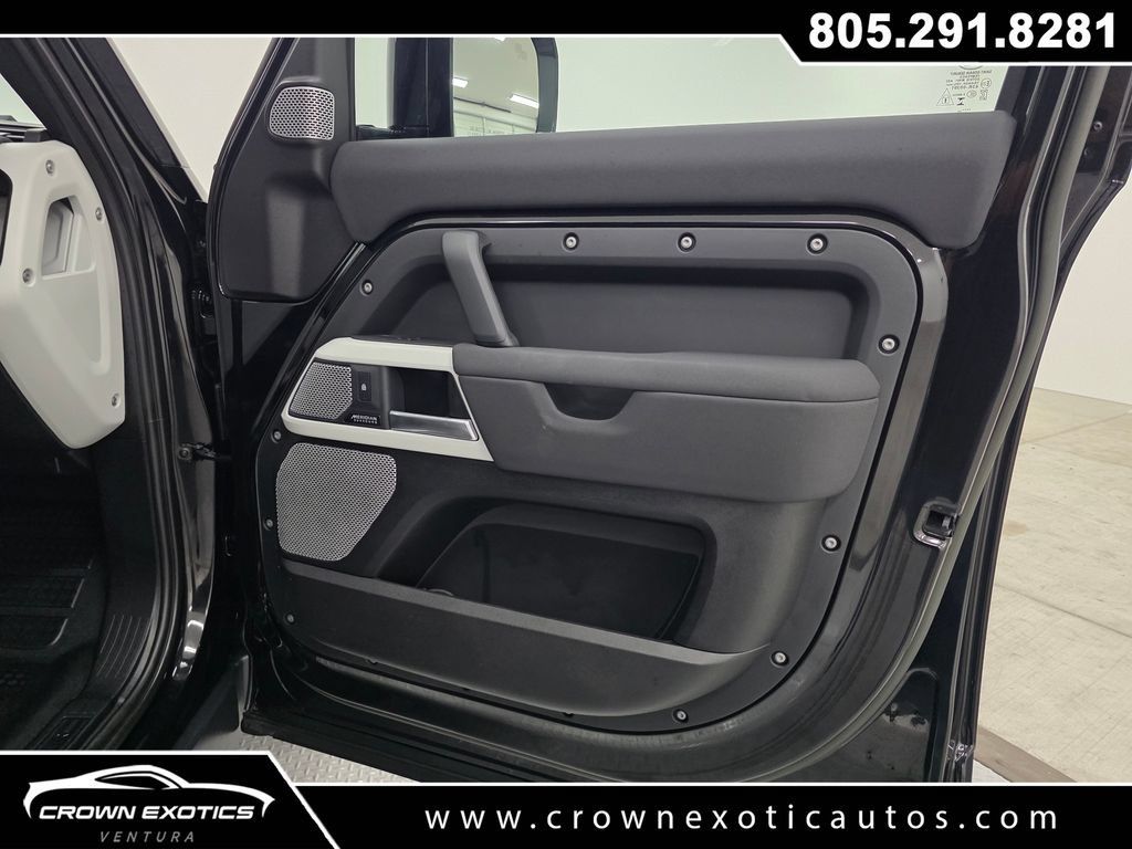 Used 2023 Land Rover Defender 130 SE AWD/4WD image 10