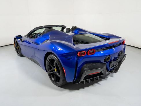 Used 2022 Ferrari SF90 Spider image 26