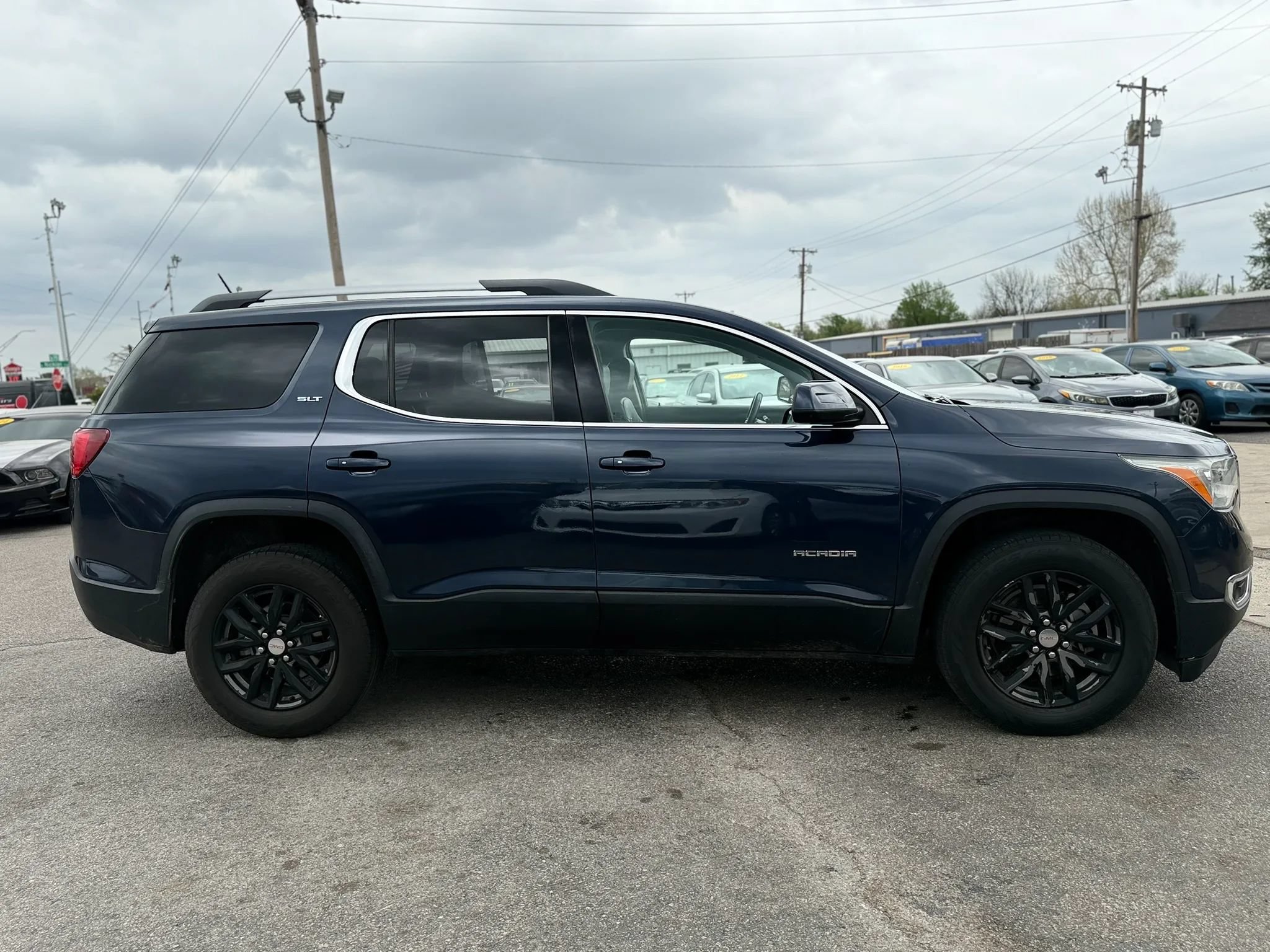 Used 2019 GMC Acadia SLT FWD image 3