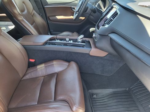 Certified 2023 Volvo XC90 B6 Ultimate w/ Protection Package Premier AWD/4WD image 11