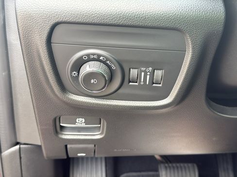 Used 2025 Jeep Grand Cherokee Limited w/ Luxury Tech Group II AWD/4WD image 12
