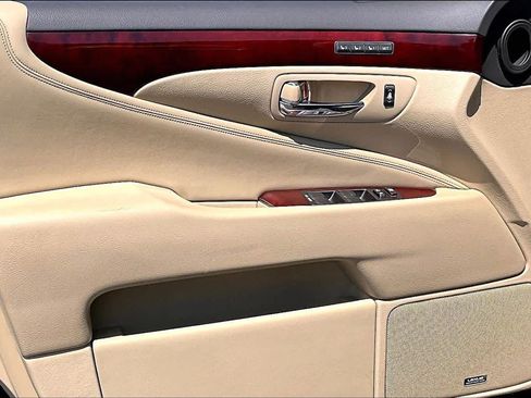 Used 2009 Lexus LS 460 RWD image 21