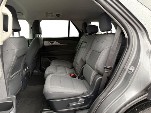 Used 2025 Ford Explorer Active AWD/4WD image 19
